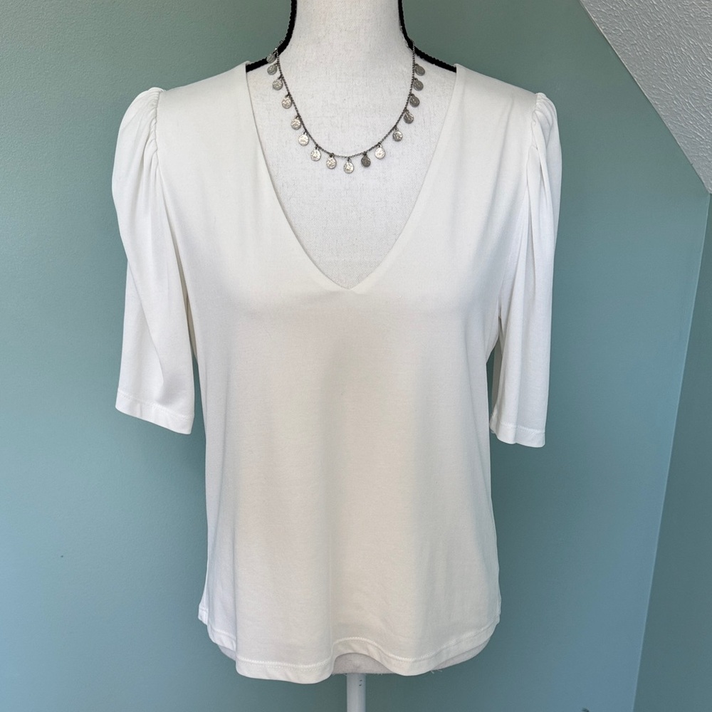 Elegant Peyton Jensen by Evereve White Lined Puff Sleeve V Neck SS Top
